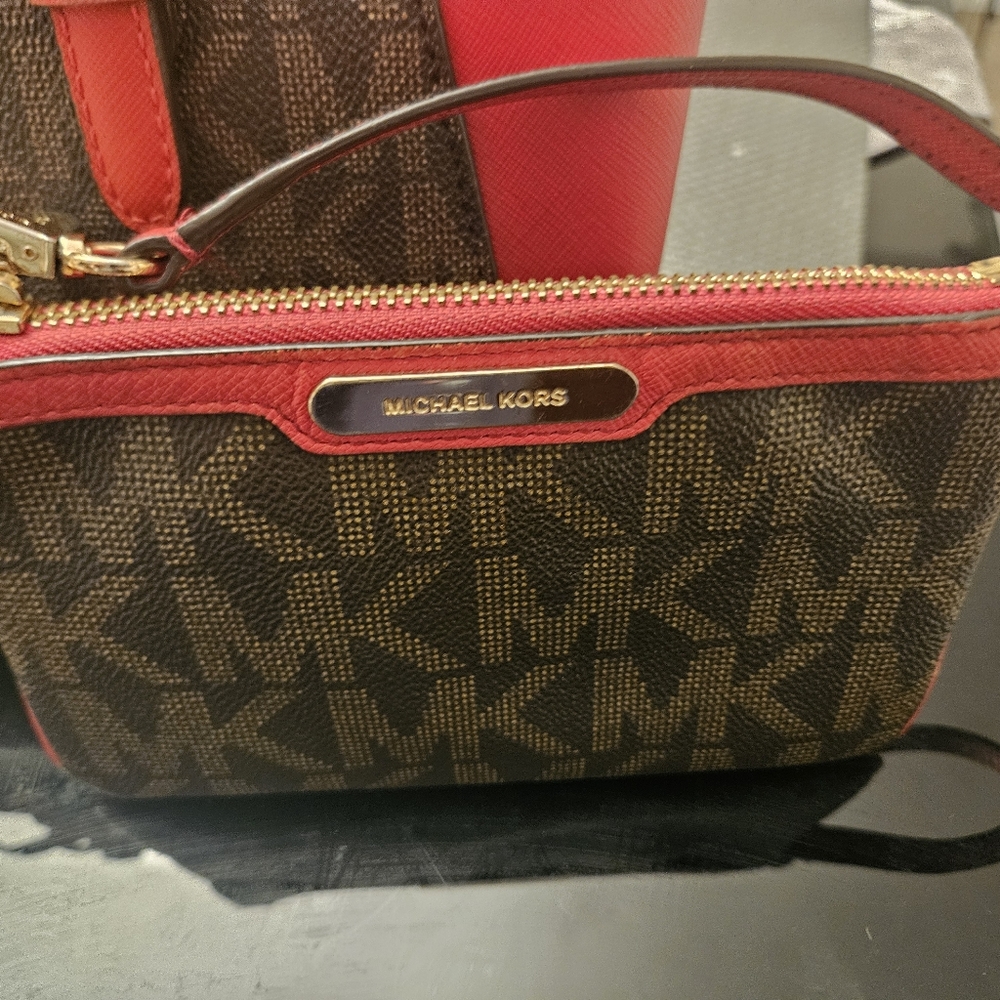 Michael Kors Small Jet Set Signature Logo Crossbody and Wristlet Set EUC - Picture 10 of 11